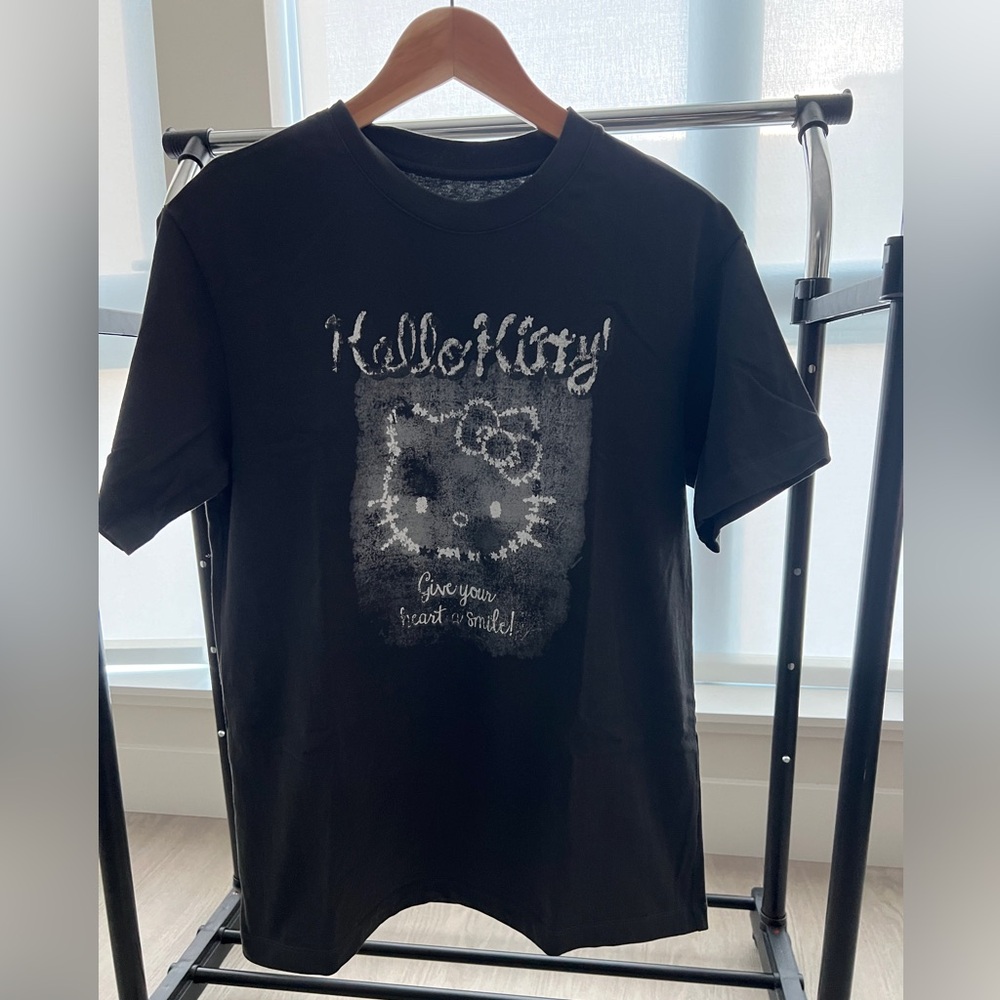 NWOT HelloKitty * Mo&Co tshirt sz M
